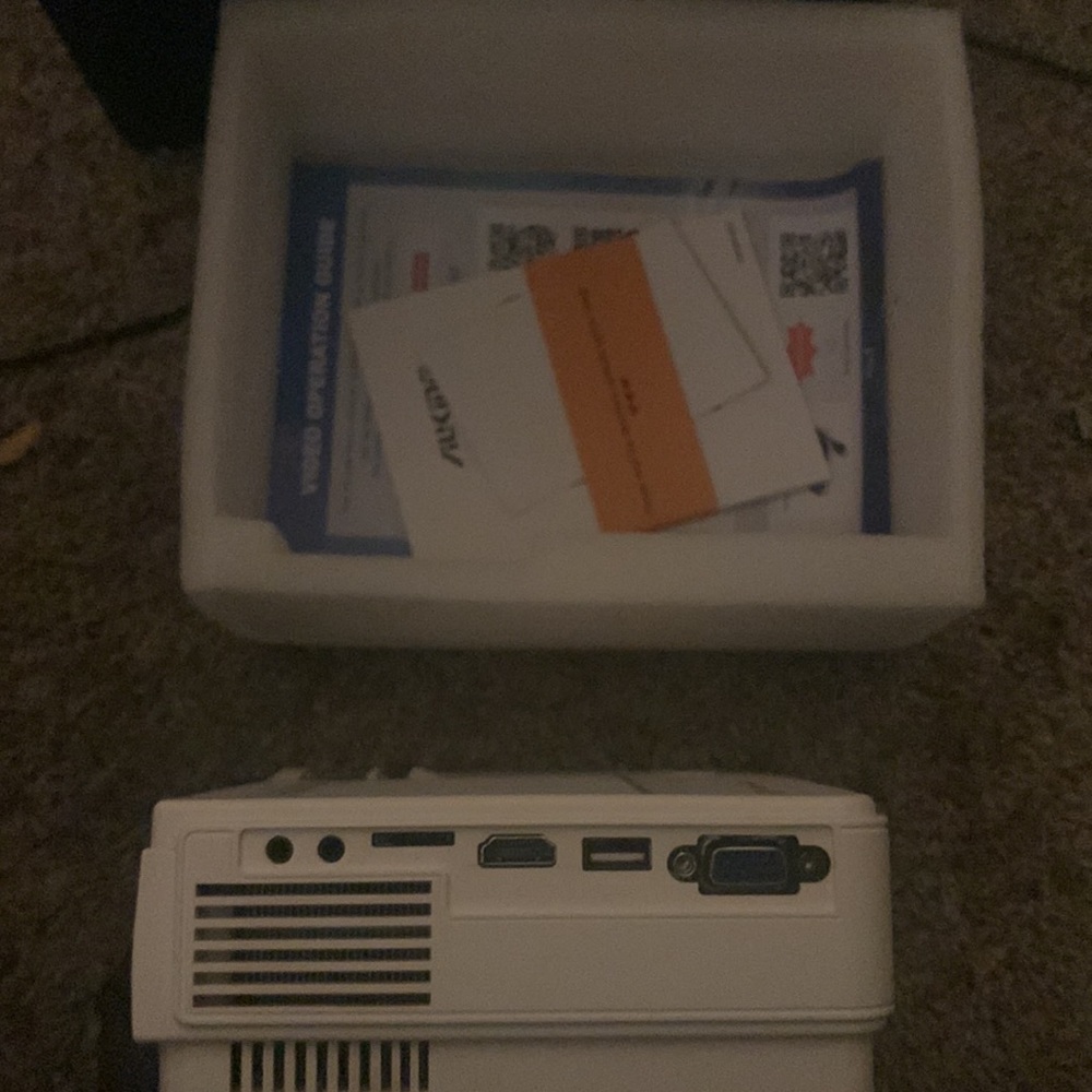 Projector - Picture 3 of 12